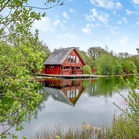 Anglesey Lakeside Lodges Menai Bridge Buitenkant foto