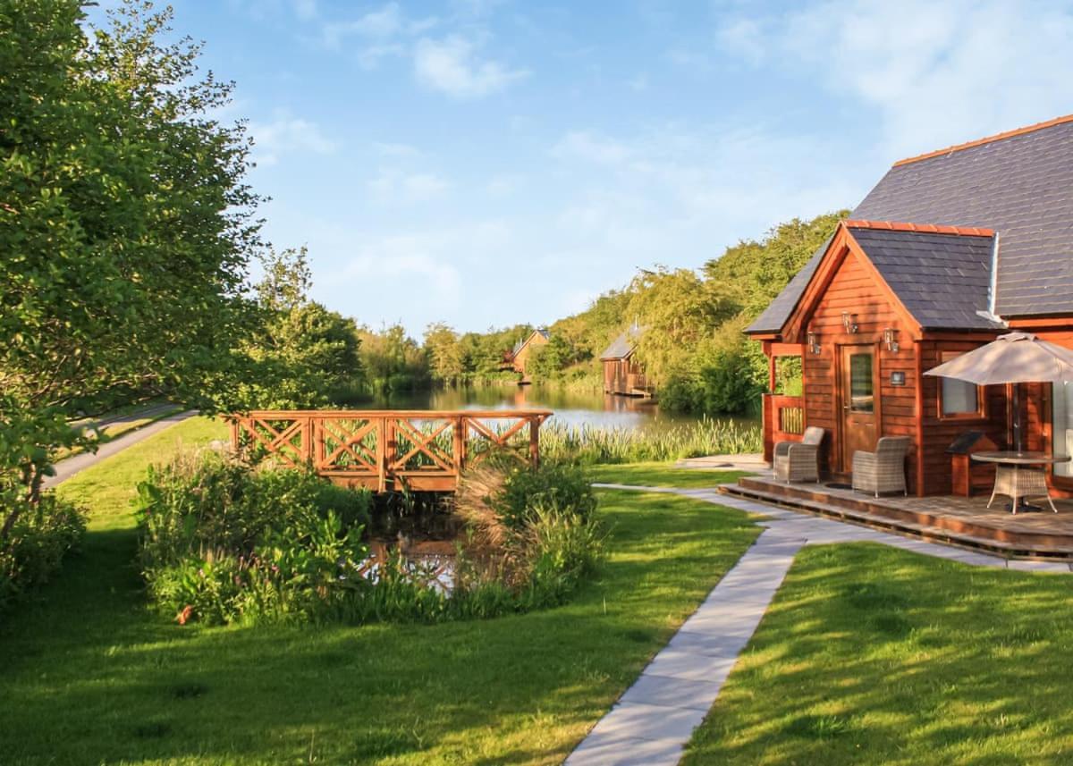 Anglesey Lakeside Lodges Menai Bridge Buitenkant foto