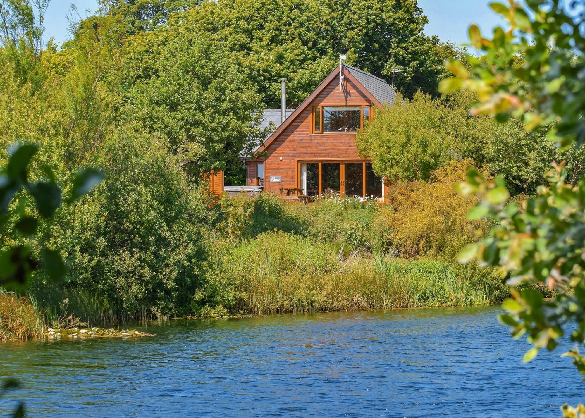 Anglesey Lakeside Lodges Menai Bridge Buitenkant foto