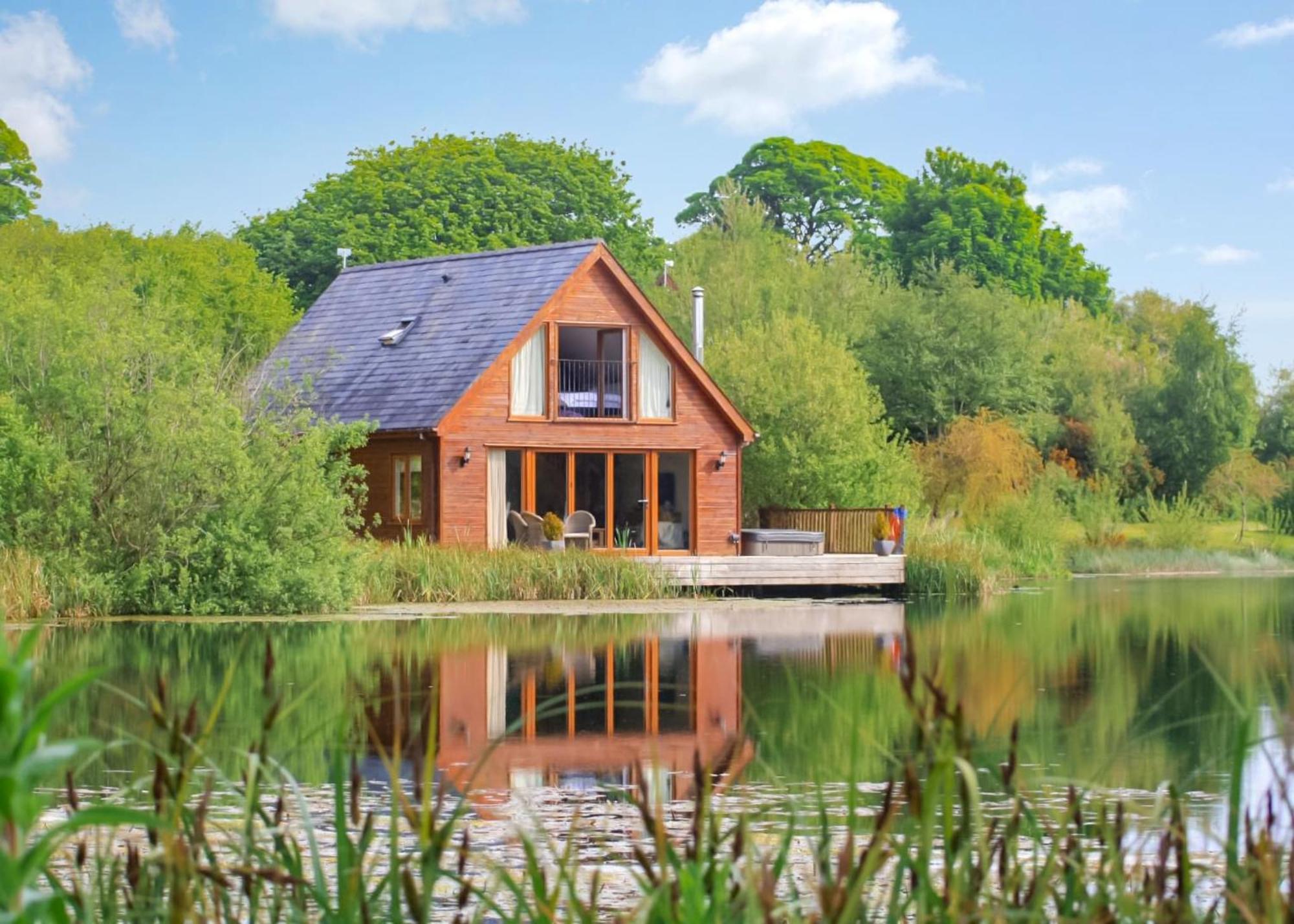 Anglesey Lakeside Lodges Menai Bridge Buitenkant foto