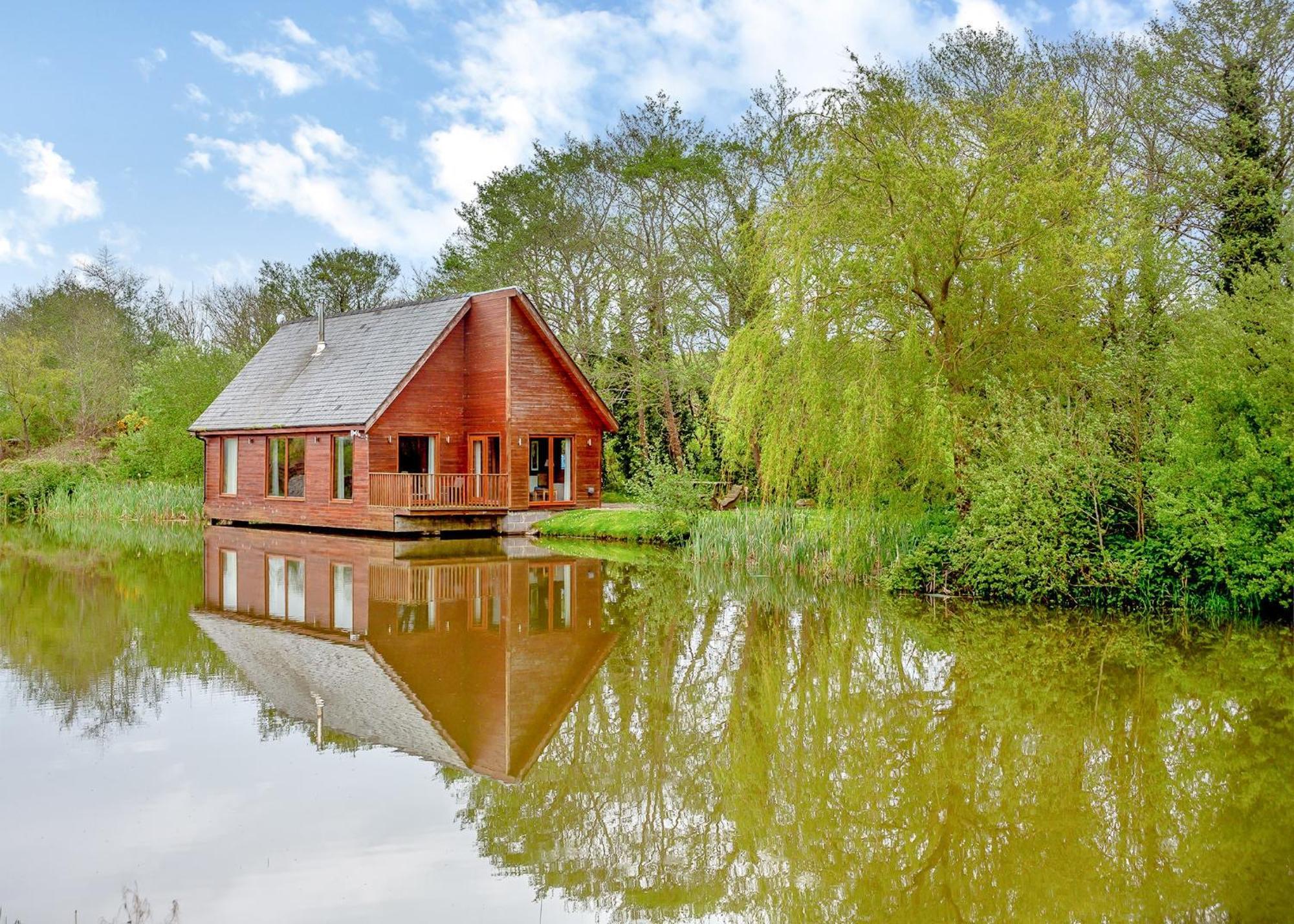 Anglesey Lakeside Lodges Menai Bridge Buitenkant foto