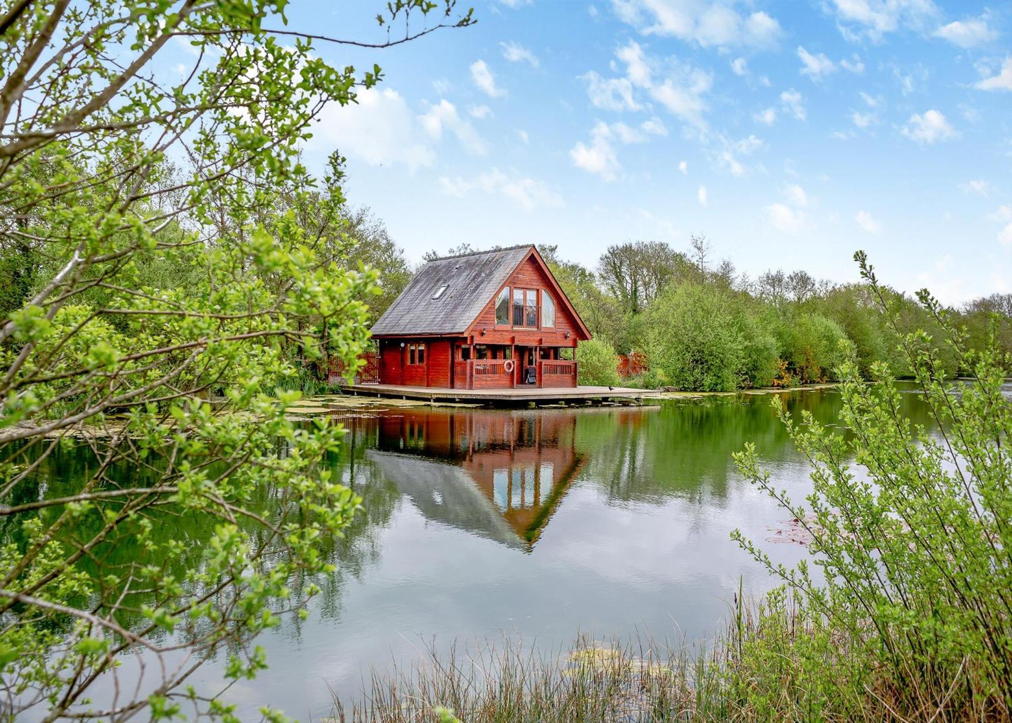 Anglesey Lakeside Lodges Menai Bridge Buitenkant foto
