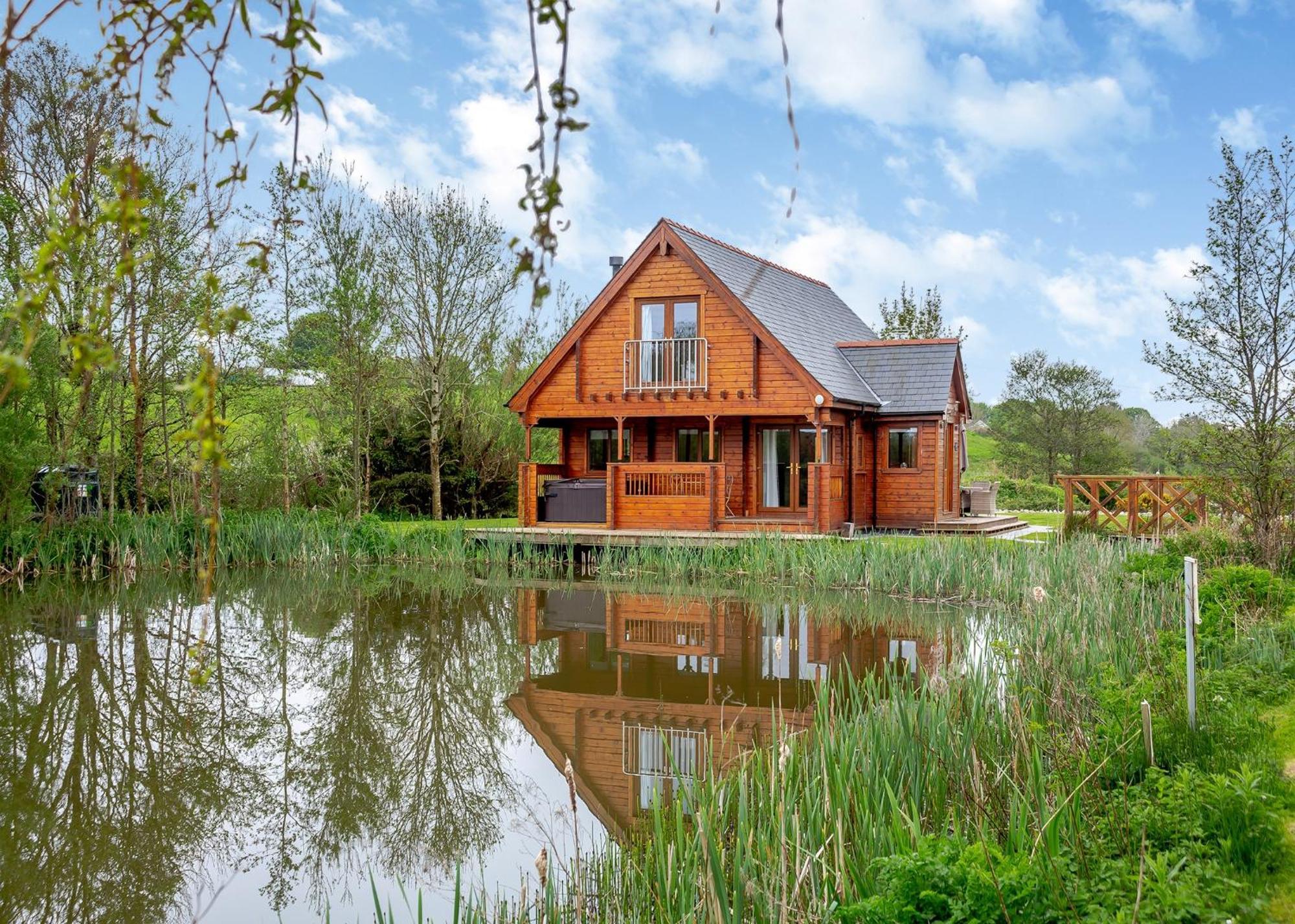 Anglesey Lakeside Lodges Menai Bridge Buitenkant foto