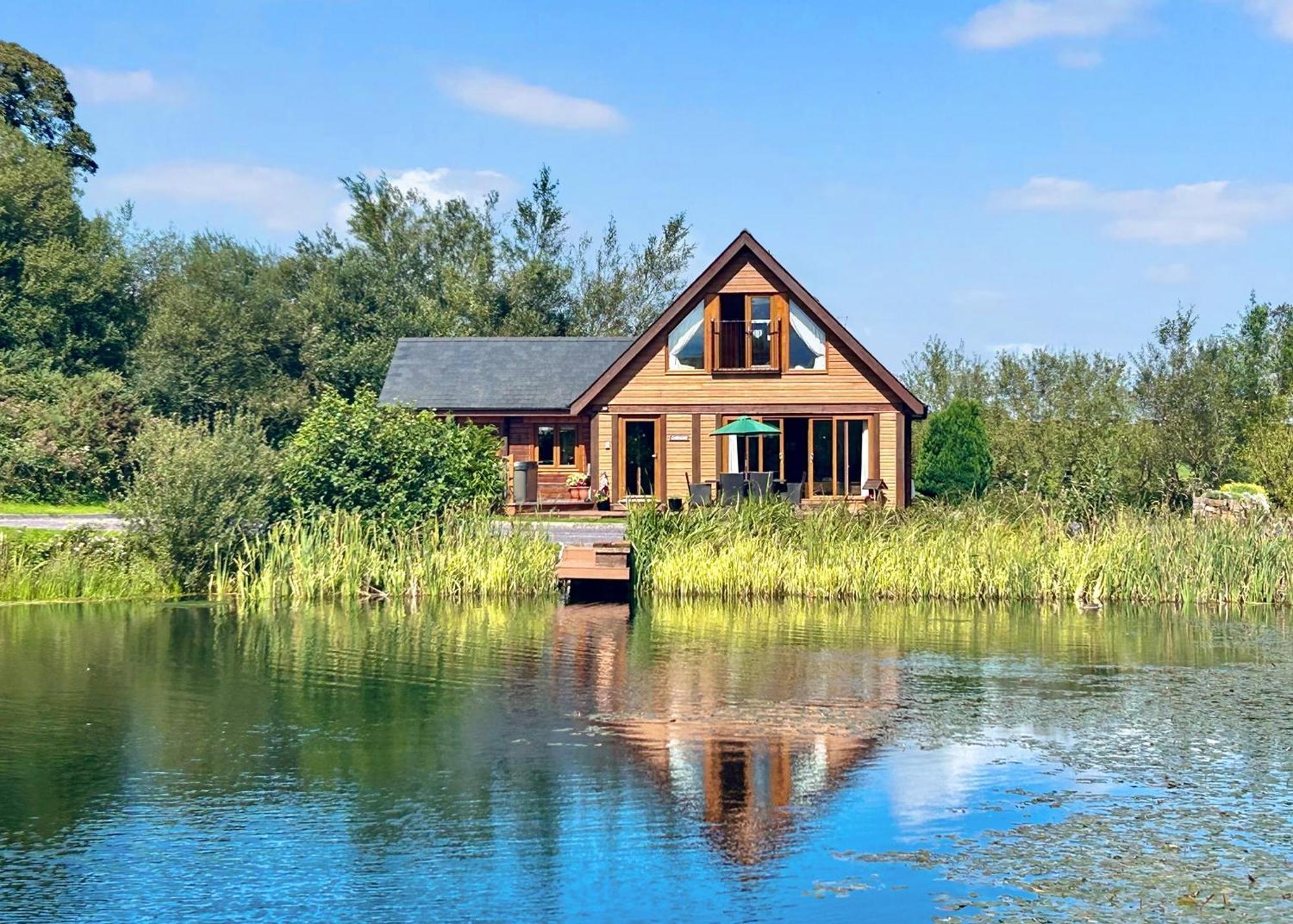 Anglesey Lakeside Lodges Menai Bridge Buitenkant foto